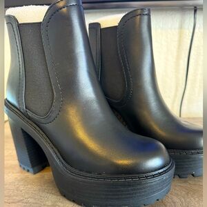 Women’s black boots